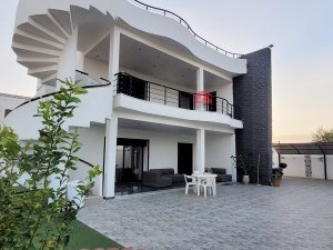 vente grande villa piscine À houmt souk djerba rÉf Tunisie