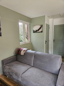salon avec canapé lit