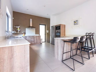 Villa rénovée à Tamarin, rentable et proche commodités