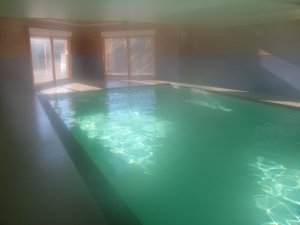 Location Chambre d&#039;hôtes piscine intérieure Lajoux Jura