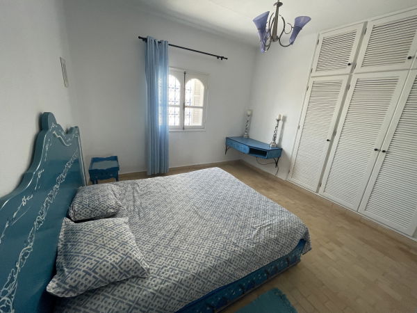 Chambre inspiree des couleurs de Djerba avec salle d eau attenante et superbe vue sur la mer