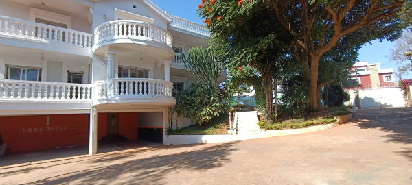 Façade sud avec la piscine