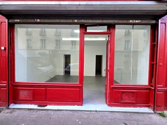 Façade et vitrine sur rue