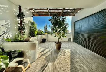 LOCATION APPARTEMENT SPACIEUX ET LUXUEUX AVEC VUE PANORAMIQUE SUR LA MER