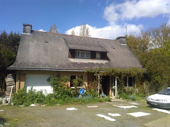 la maison,jardin avant et parking