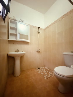 CHAMBRE 2 SALLE D EAU PRIVÉE