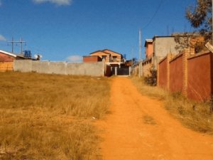 Vente Terrain ALASORA déjà cloturé dur 105 Ar/m² Antananarivo