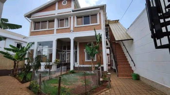 Location 1 appartement meublé 3 chambres jacuzzi Ivandry Madagascar