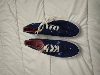 Basket bleu en toile état neuf