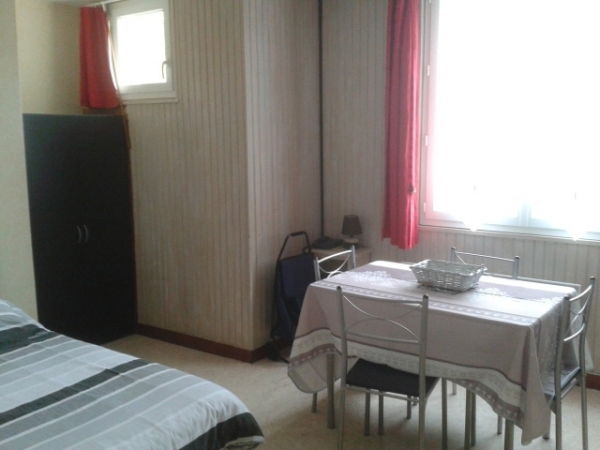 Coin cuisine ,  avec lave vaisselle ; lave et seche linge