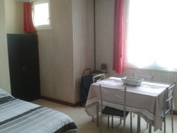 Coin cuisine ,  avec lave vaisselle ; lave et seche linge