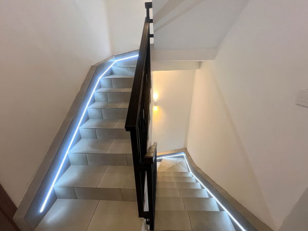 Escalier menant au 1er étage