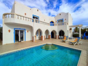 Vente Villa Bordeaux F4 piscine garage proche mer Djerba Tunisie
