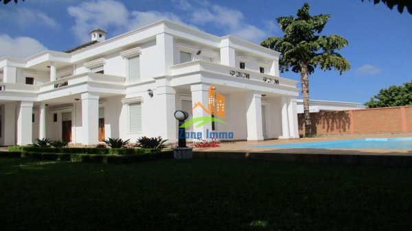 Location Villa étage F5 piscine Antanetibe Ivato Madagascar