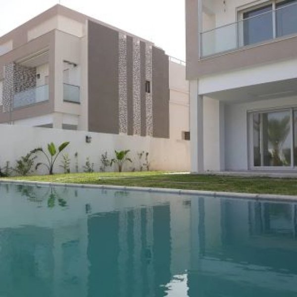 Vente Monastir villa 200 m plage 4 chambres piscine privée Tunisie