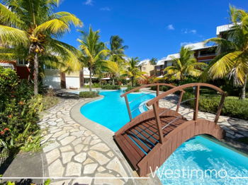 BAIN BOEUF - Duplex proche lagon avec terrasse et piscine.