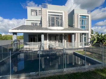 Extérieur avec piscine
