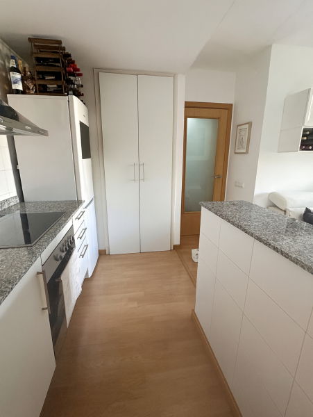 Appartement moderne avec terrasse, piscine et parking à 5 minutes de la plage