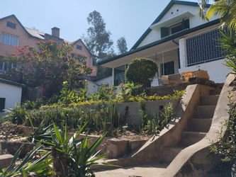 Annonce location AMBATOBE VILLA T5 JARDIN ARBORE BELLE VUE PANORAMIQUE 10 MINUTES PIEDS LYCEE Antananarivo