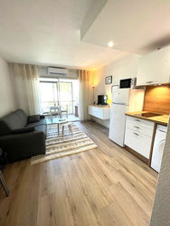 location Superbe Studio 2 pas plage des commerces Calvi Corse