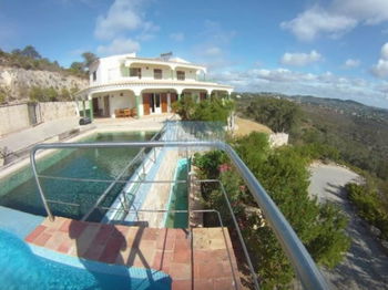 Vente Villa 3 chambres, piscine naturelle, Vue sur mer ESTOI Faro Portugal