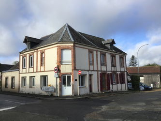 Vente Immeuble rapport 400m2 8 logements parkings 1 grange centre Brezolles