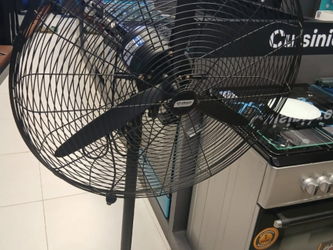 VENTILATEURS MURAUX, PLAFONNIERS, SUR PIEDS ET INDUSTRIELS A VENDRE