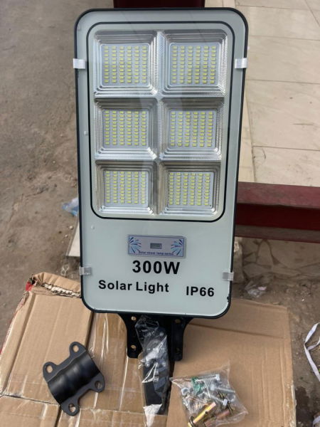 Lampadaires et projecteurs solaires