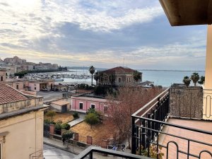 Vente appartement rénové vue mer quartier umbertina Siracusa Italie