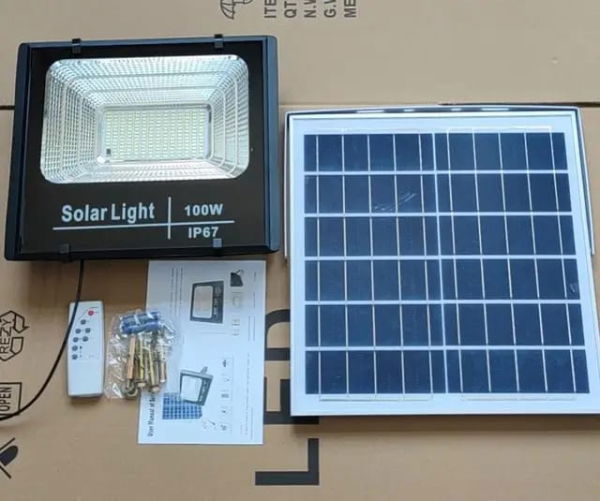 projecteurs et lampadaires solaires