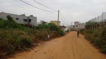 terrain 300 mètres carrés  à vendre à Saly