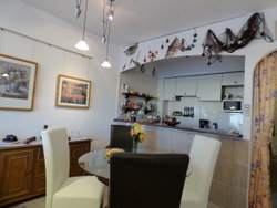 salle à manger et cuisine
