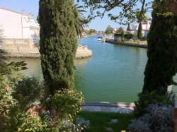 Jardin et canal