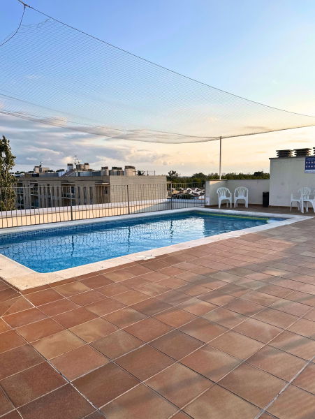 Appartement moderne avec terrasse, piscine et parking à 5 minutes de la plage