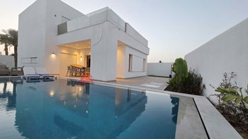 Villa neuve avec étage