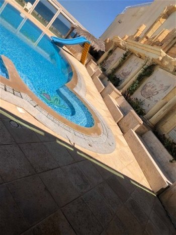 Location pour les saisons estivales 1 villa piscine pieds dans l&#039;eau