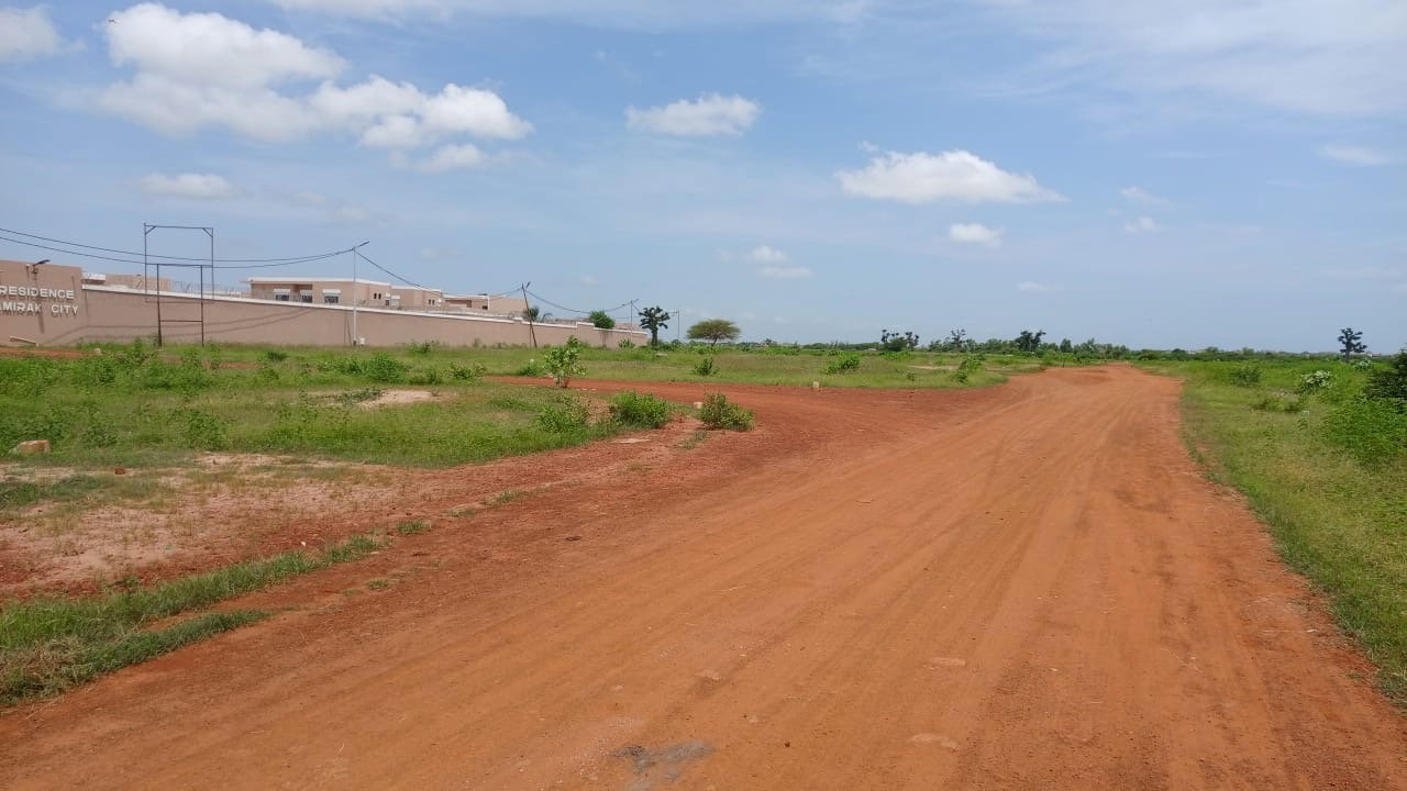 terrain 300 mètres carrés  à vendre à Saly