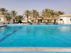 La piscine et ses pergolas