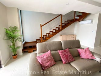 Location BAIN BOEUF Luxueux Duplex pieds dans l&#039;eau piscine vue lagon
