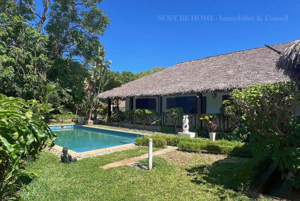 Villa moderne avec piscine