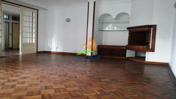 Salon avec cheminée