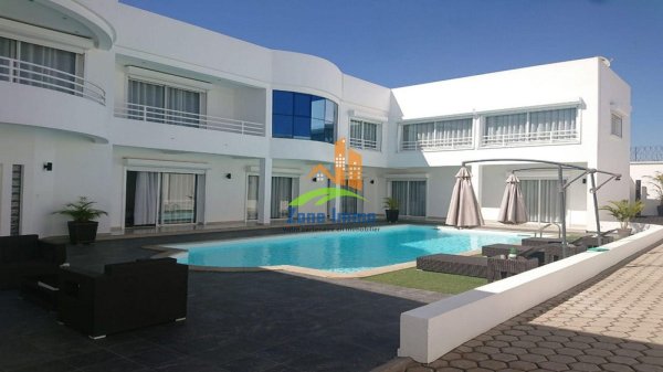 Location Belle villa étage F8 piscine Ivato Antananarivo Madagascar