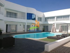 Annonce location belle villa étage f8 piscine ivato Antananarivo Madagascar