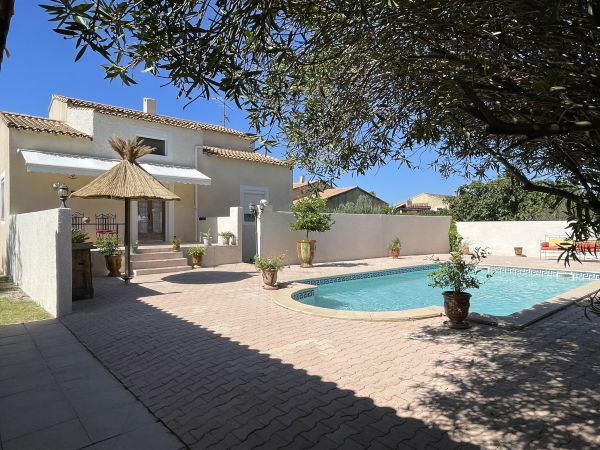 Vue sur la piscine