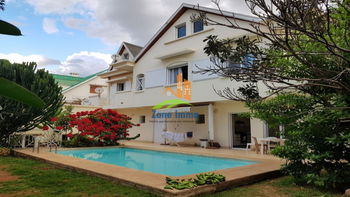Location Grande villa étage 1 350m² terrain Ivandry Madagascar