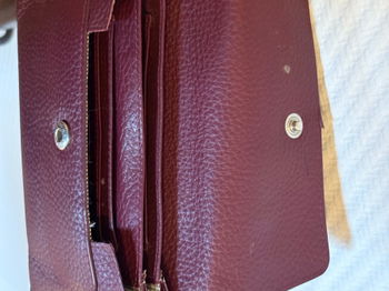 Portefeuille couleur bordeaux Ettelbrück Luxembourg