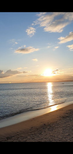 Le coucher du soleil sur la corniche 