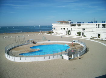 Vue de l'appartement piscine et mer