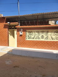 150m2, 5 chambres  avec toilettes chacune. Toilettes visiteur. Salon. Patio. Cuisine avec patio. Avant cour avec gazon synthétique. Titre foncier collectif. Keur Massar. Pas loin SEDIMA. 75 millions avec les meubles (salon, frigo, gaziniere...)