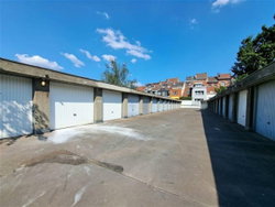 5 garages à l'extérieur 